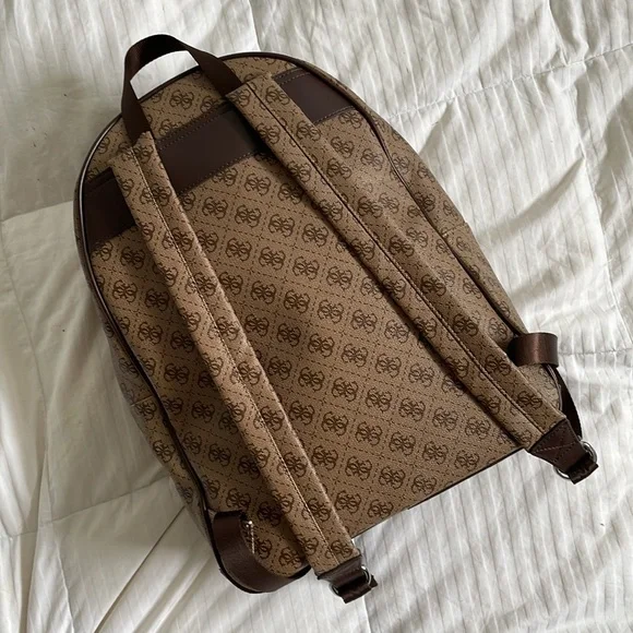 Guess Kevin Logo-Print Backpack - Picture 5 of 9